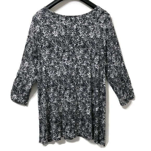 In Every Story | Black & Gray Print Top with Pleats | 1X - Picture 11 of 16